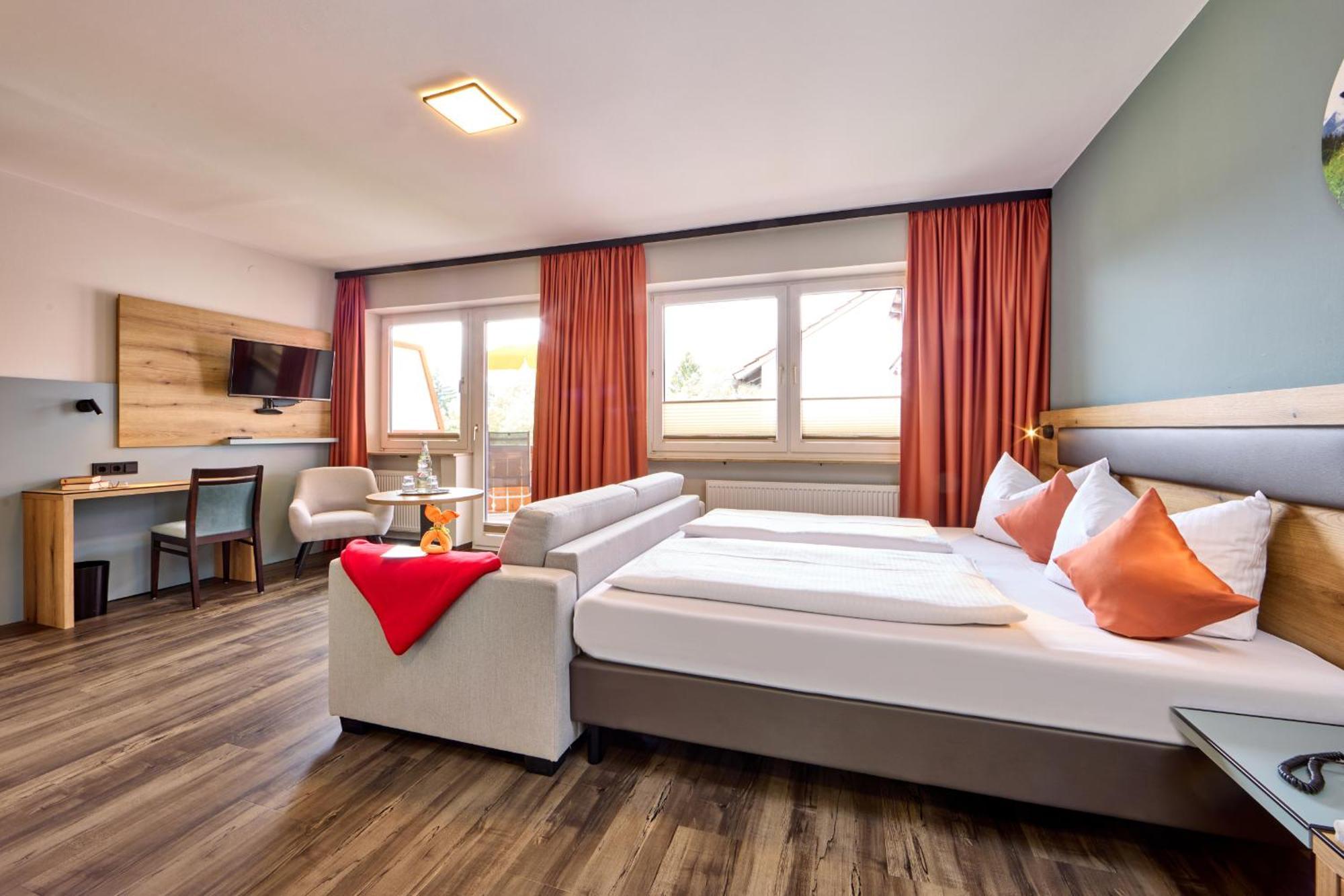 Aura-Hotel Saulgrub ภายนอก รูปภาพ